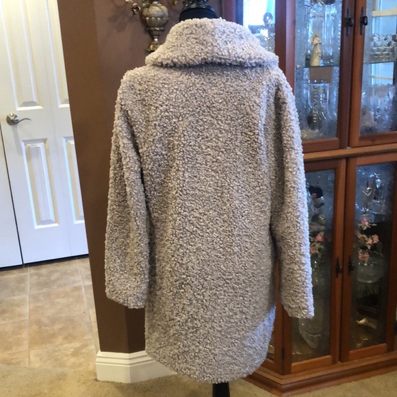 Chicwish Curly Faux Fur Coat/NWT - Picture 3 of 10